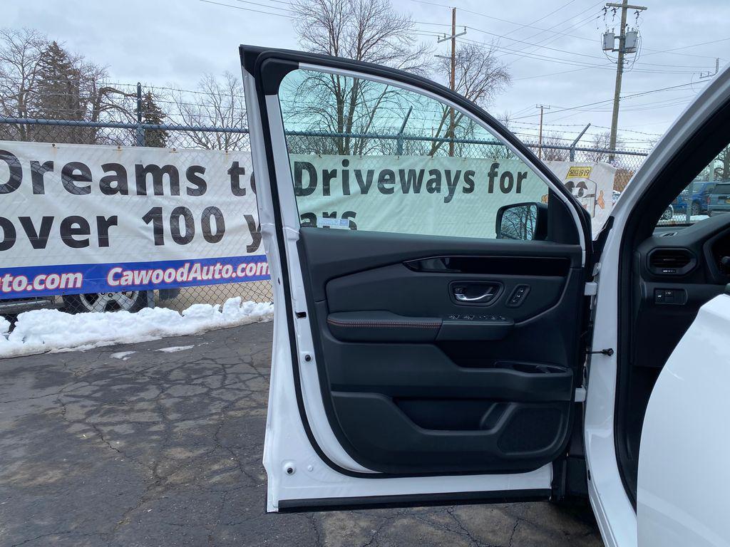 new 2026 Honda Pilot car, priced at $51,180