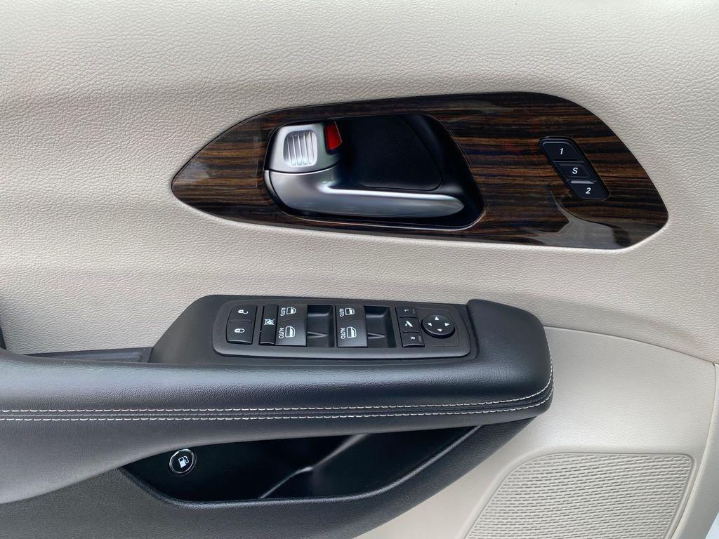 used 2023 Chrysler Pacifica Hybrid car, priced at $25,443