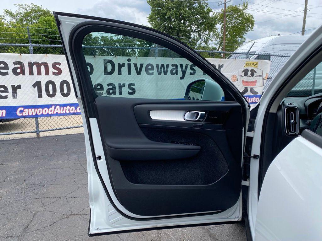 used 2022 Volvo XC40 car, priced at $20,397