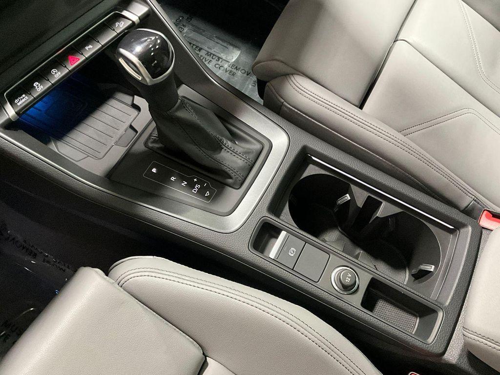 Audi Q3 view 17