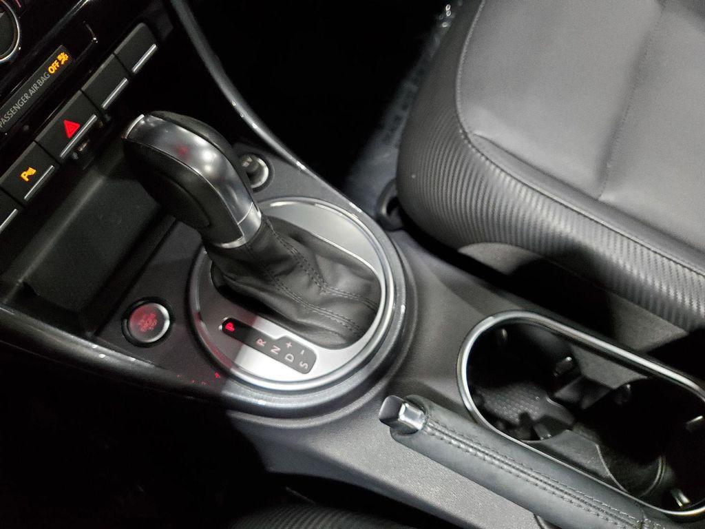 2019 Deep Black Pearl/Black Roof Volkswagen Beetle