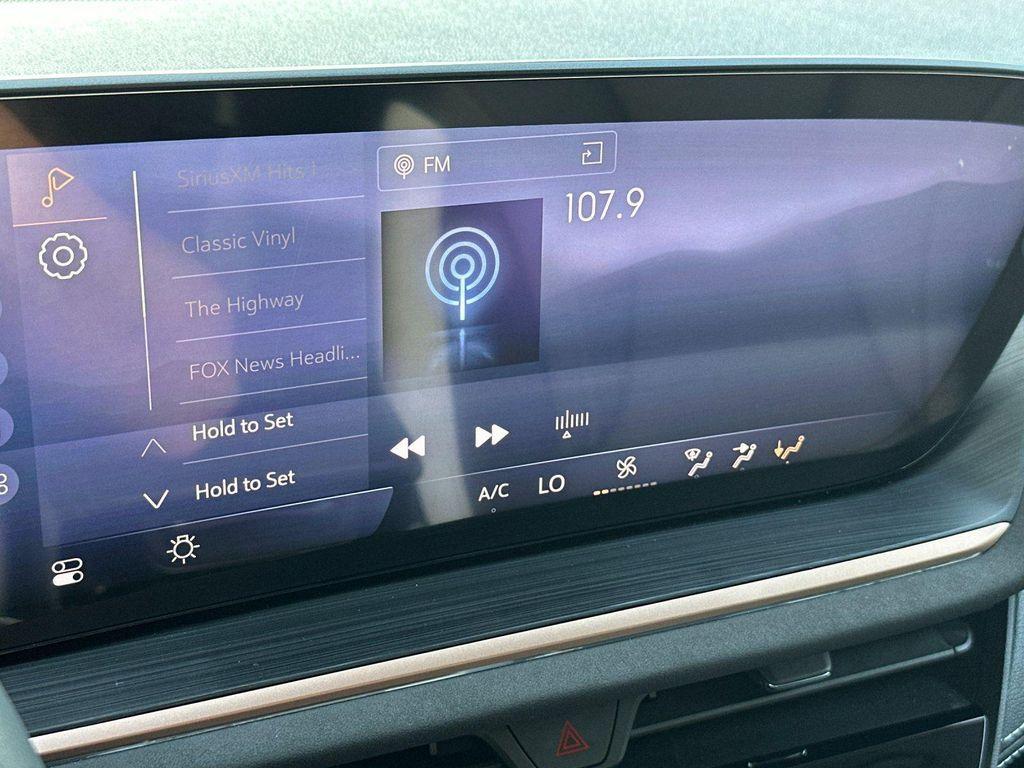 new 2025 Buick Envision car, priced at $38,378