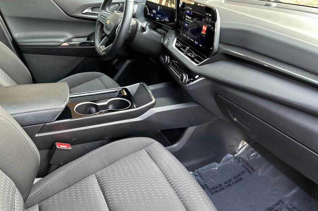 used 2025 Chevrolet Equinox car, priced at $27,560