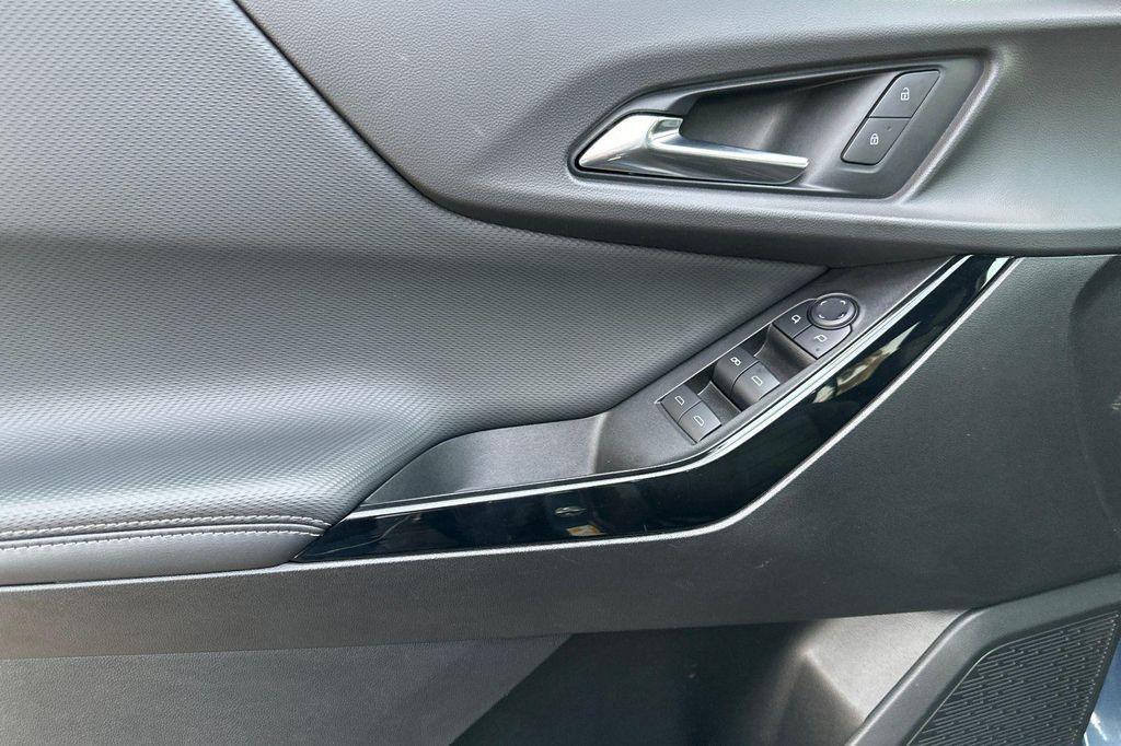 used 2025 Chevrolet Equinox car, priced at $27,560