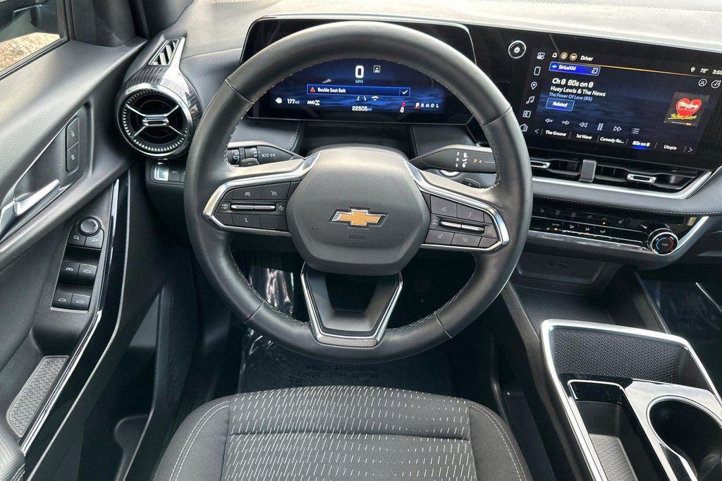 used 2025 Chevrolet Equinox car, priced at $27,560