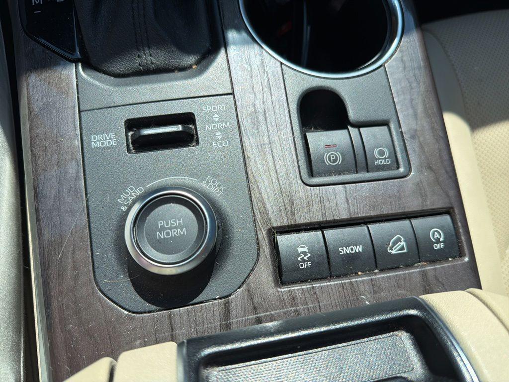 used 2022 Toyota Highlander car, priced at $33,094
