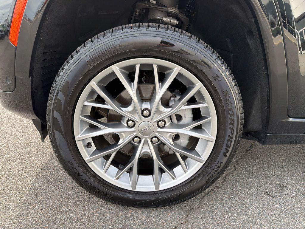 used 2025 Jeep Grand Cherokee car, priced at $46,992