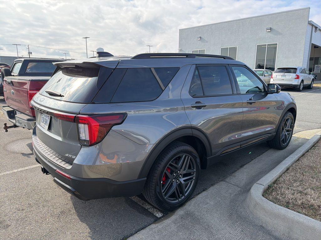 used 2025 Ford Explorer car, priced at $39,998