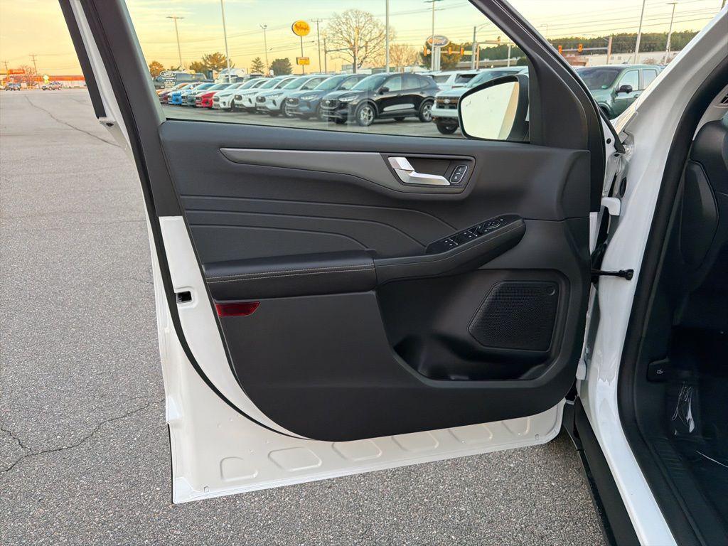 new 2026 Ford Escape PHEV car, priced at $33,390