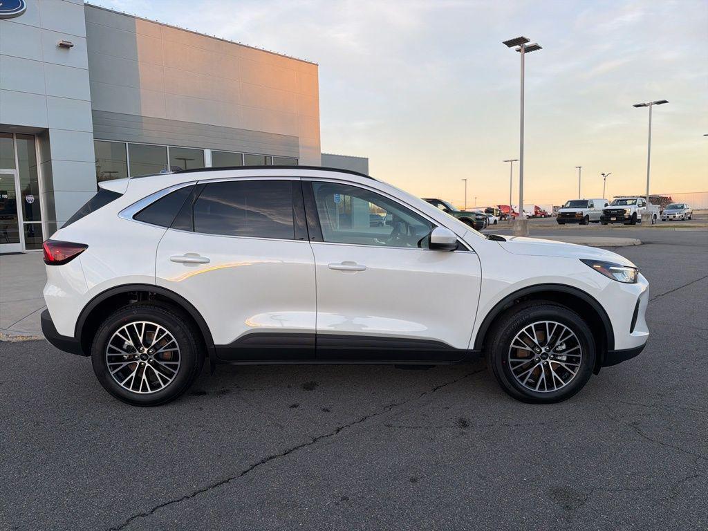 new 2026 Ford Escape PHEV car, priced at $33,390