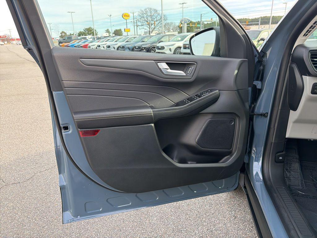 new 2026 Ford Escape PHEV car, priced at $32,890