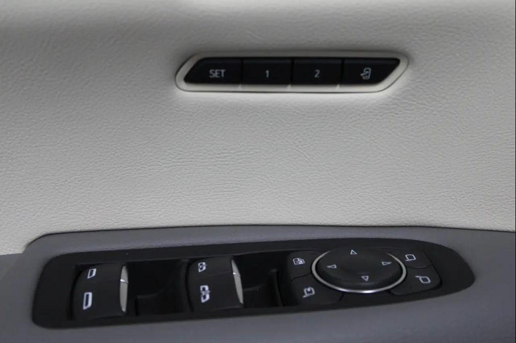 used 2023 Cadillac XT5 car, priced at $37,990