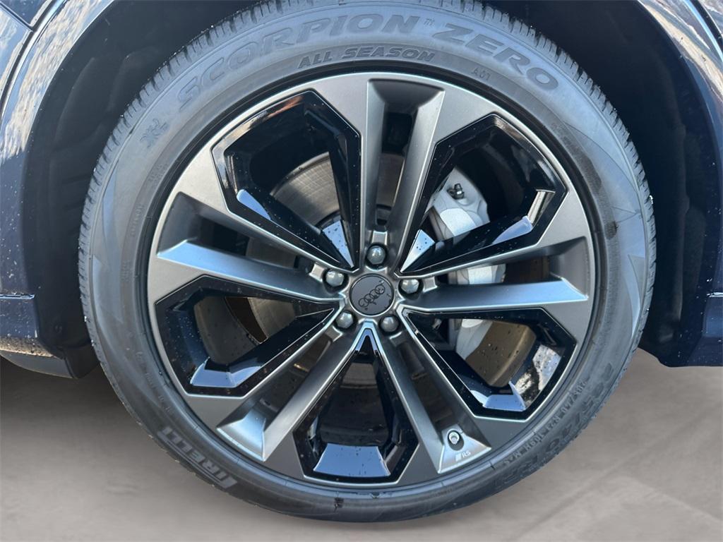 new 2026 Audi Q7 car, priced at $78,445