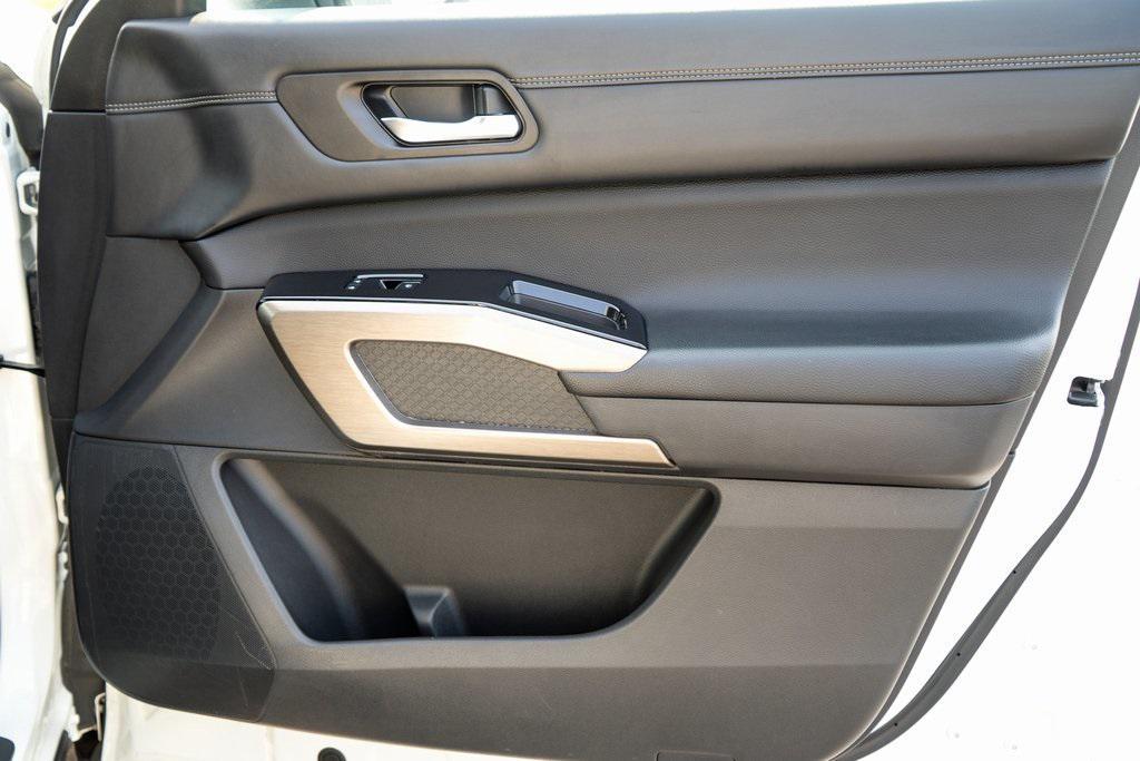 2023 Pearl White Tricoat Nissan Pathfinder