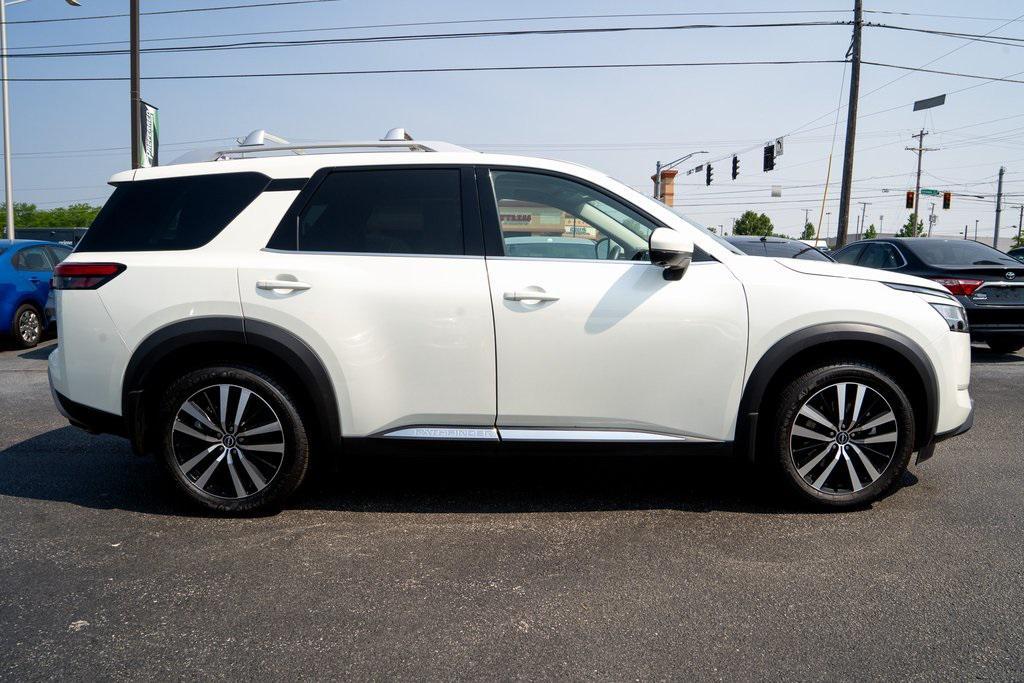 2023 Pearl White Tricoat Nissan Pathfinder