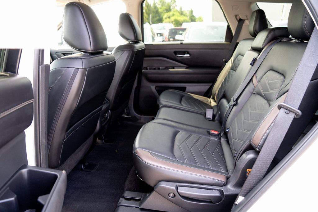 2023 Pearl White Tricoat Nissan Pathfinder