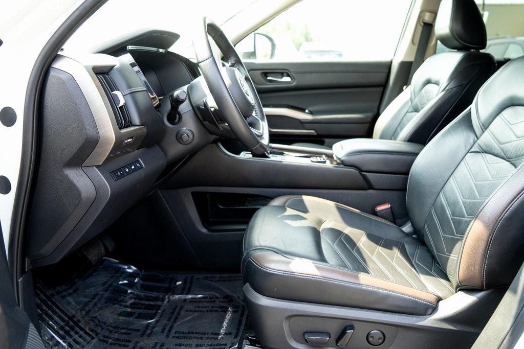 2023 Pearl White Tricoat Nissan Pathfinder