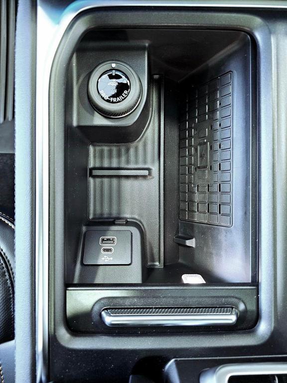 new 2025 Ford Expedition car, priced at $84,220