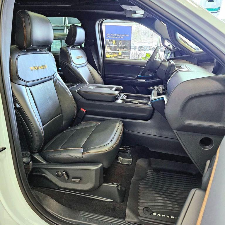 new 2025 Ford Expedition car, priced at $84,220