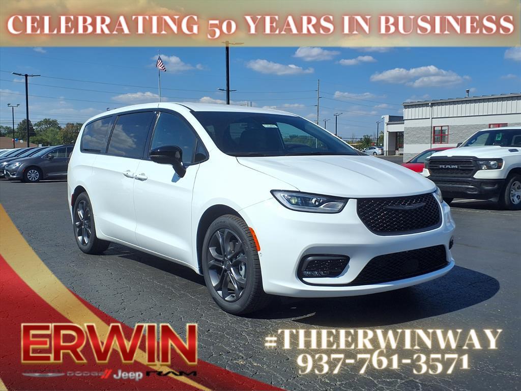 new 2026 Chrysler Pacifica car, priced at $41,599