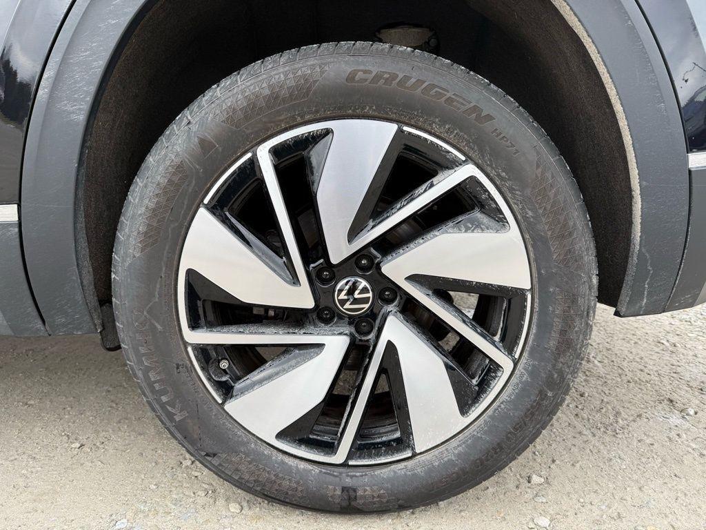 used 2025 Volkswagen Atlas car, priced at $36,590