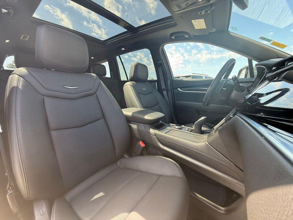 2024 Silver Metallic Cadillac XT6