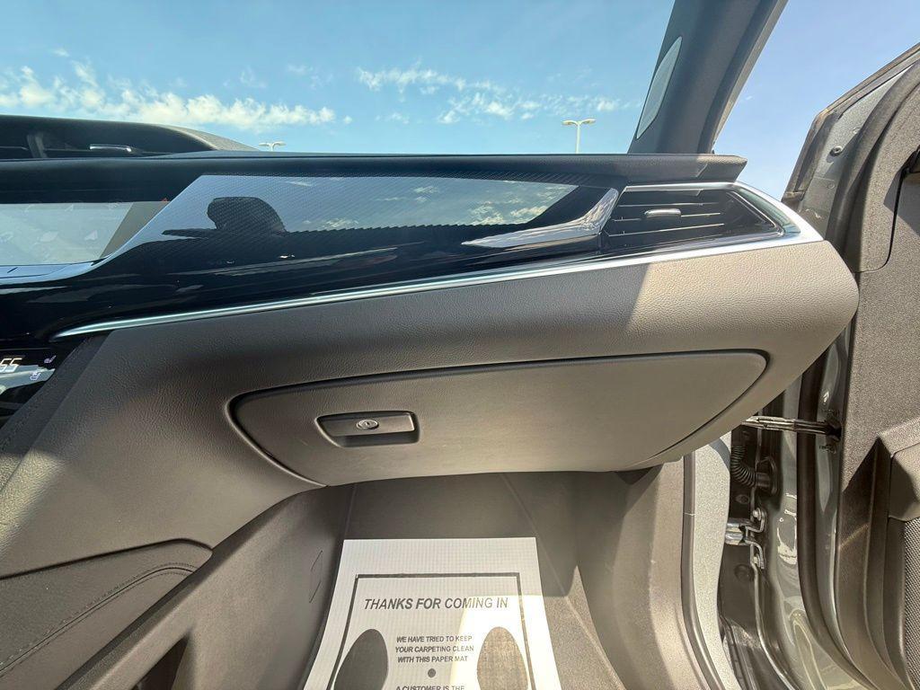 2024 Silver Metallic Cadillac XT6