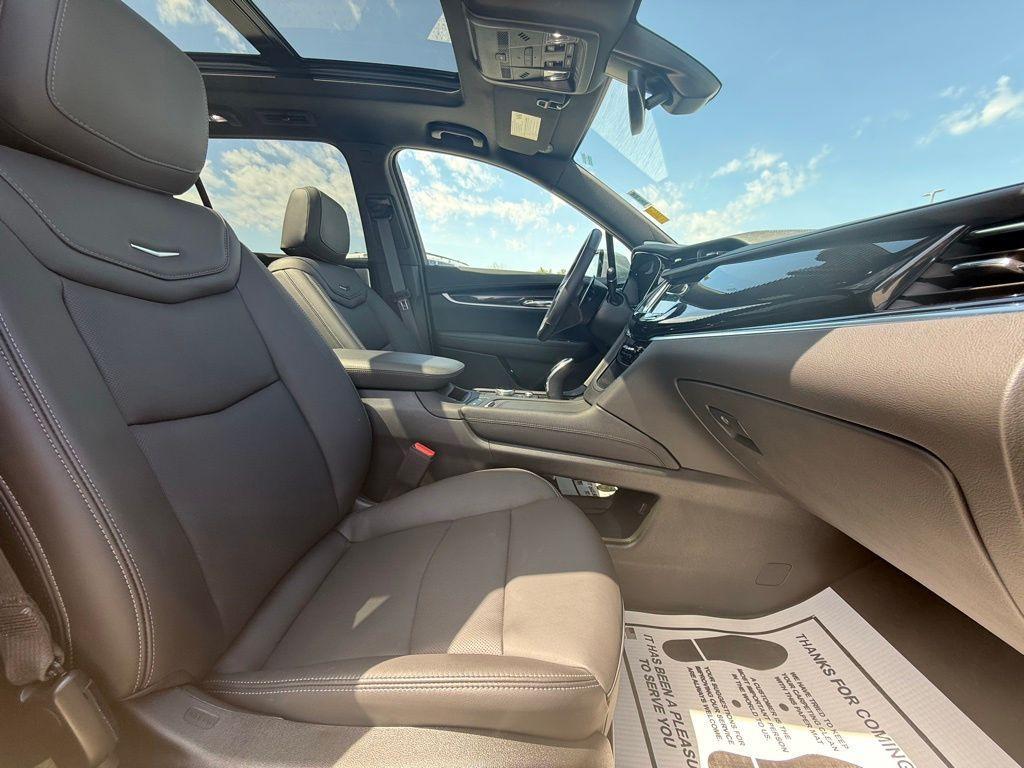 2024 Silver Metallic Cadillac XT6