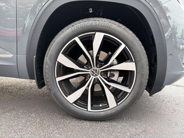 new 2026 Volkswagen Atlas Cross Sport car, priced at $51,944