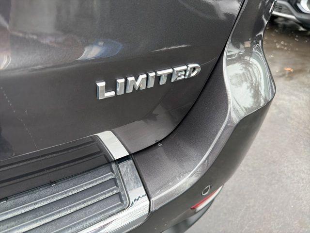 used 2017 Jeep Grand Cherokee car, priced at $15,443