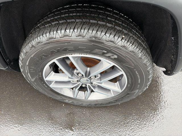 used 2017 Jeep Grand Cherokee car, priced at $15,443