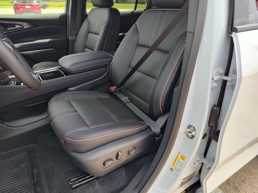 new 2026 Chevrolet Traverse car, priced at $55,990