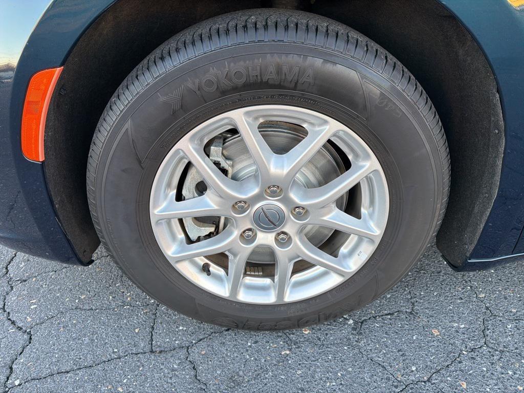 used 2024 Chrysler Pacifica car, priced at $29,996