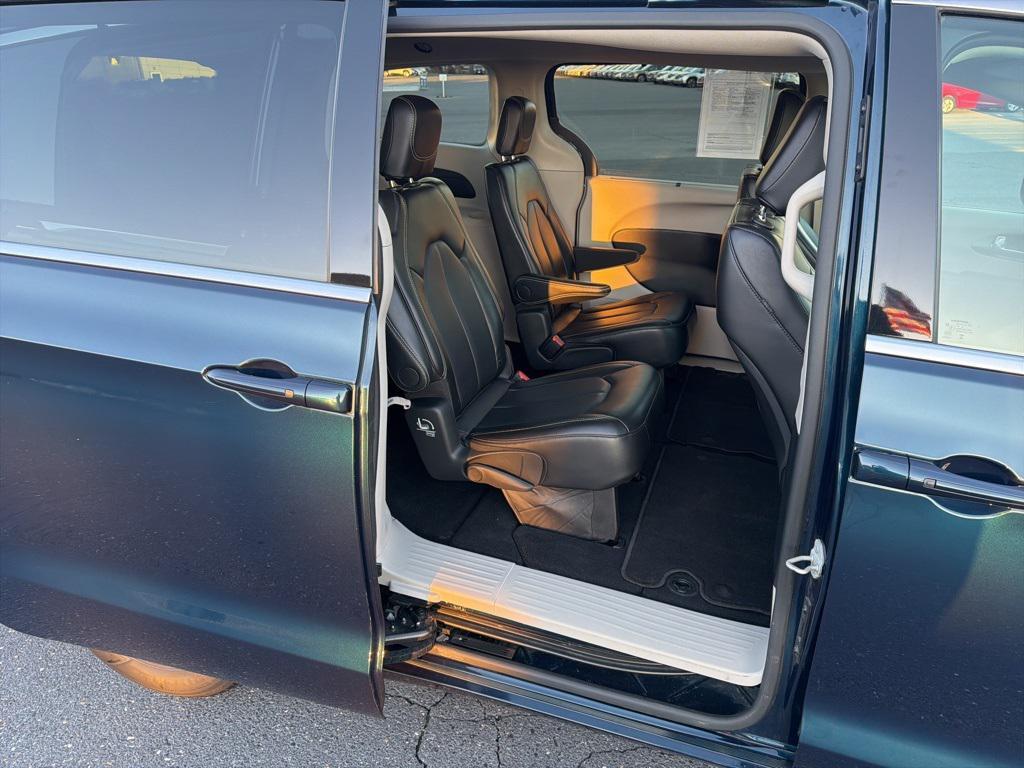 used 2024 Chrysler Pacifica car, priced at $29,996