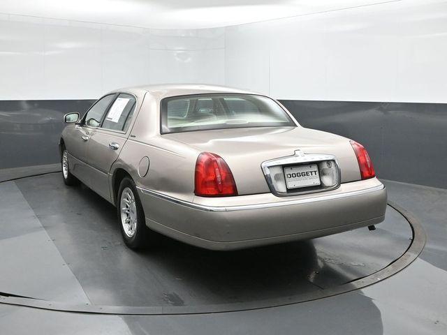 used 1999 Lincoln Town Car car, priced at $9,999