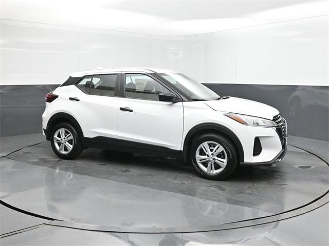 new 2025 Nissan Kicks Play car, priced at $21,400