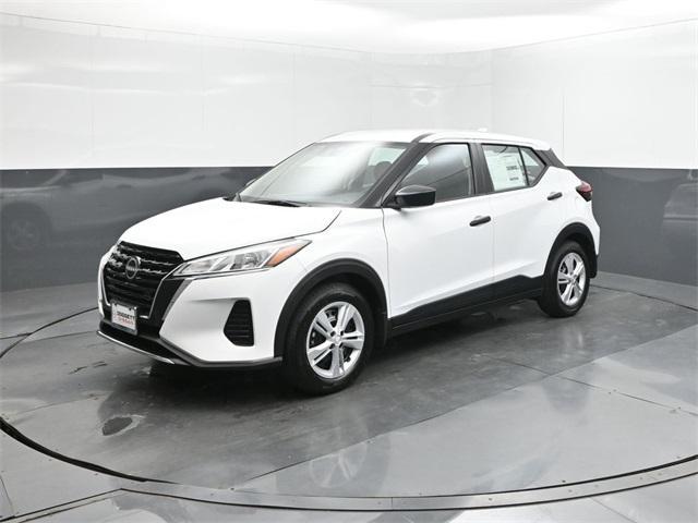 new 2025 Nissan Kicks Play car, priced at $21,400