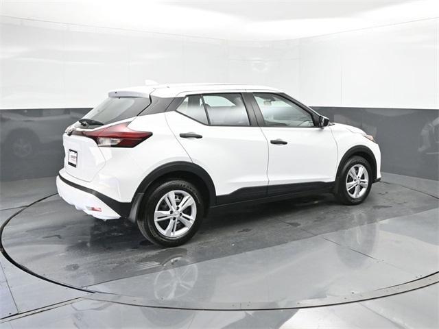 new 2025 Nissan Kicks Play car, priced at $21,400