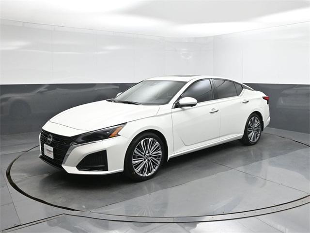 new 2025 Nissan Altima car, priced at $34,303