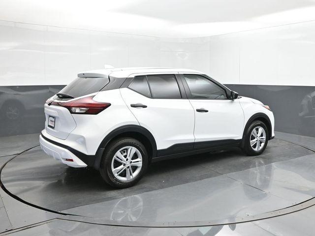 new 2025 Nissan Kicks Play car, priced at $21,988