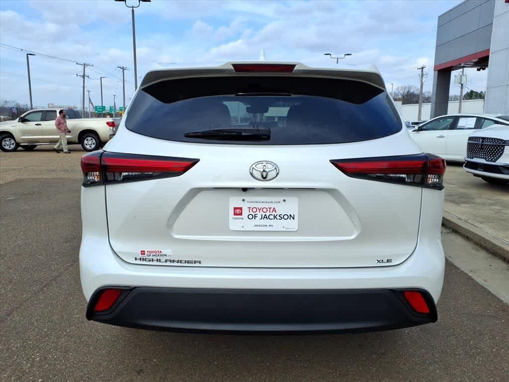 used 2021 Toyota Highlander car, priced at $27,050