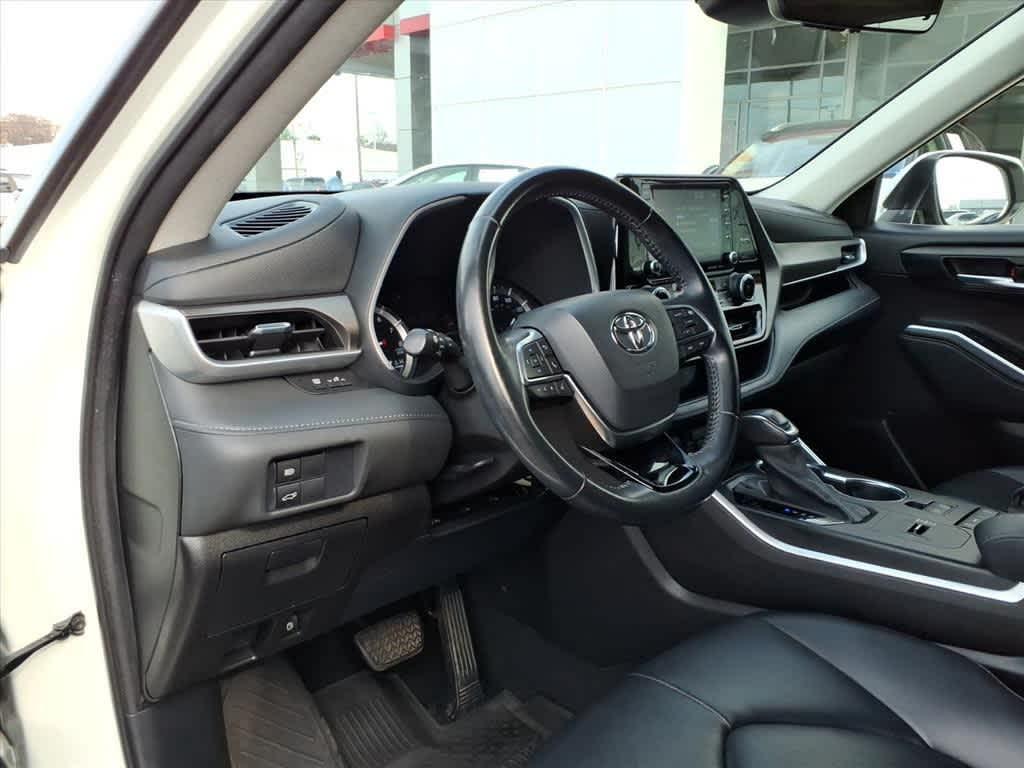 used 2021 Toyota Highlander car, priced at $27,050