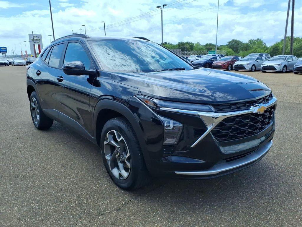 used 2025 Chevrolet Trax car, priced at $24,270