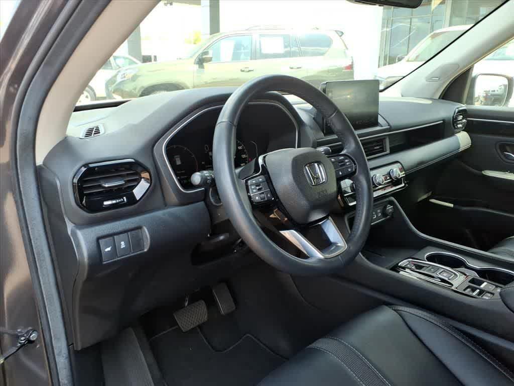 used 2025 Honda Pilot car, priced at $45,490