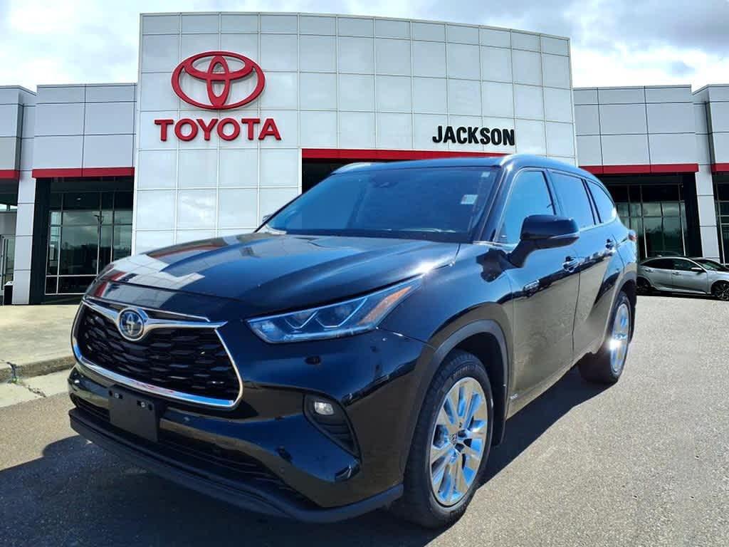 used 2020 Toyota Highlander Hybrid car, priced at $31,285