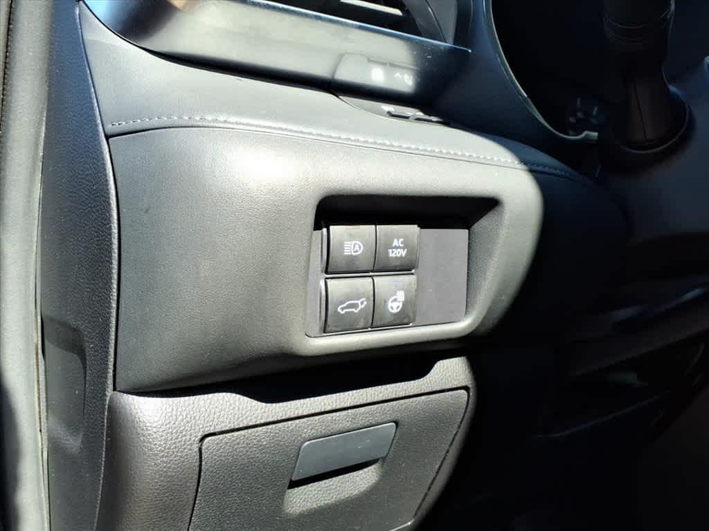 used 2020 Toyota Highlander Hybrid car, priced at $31,285