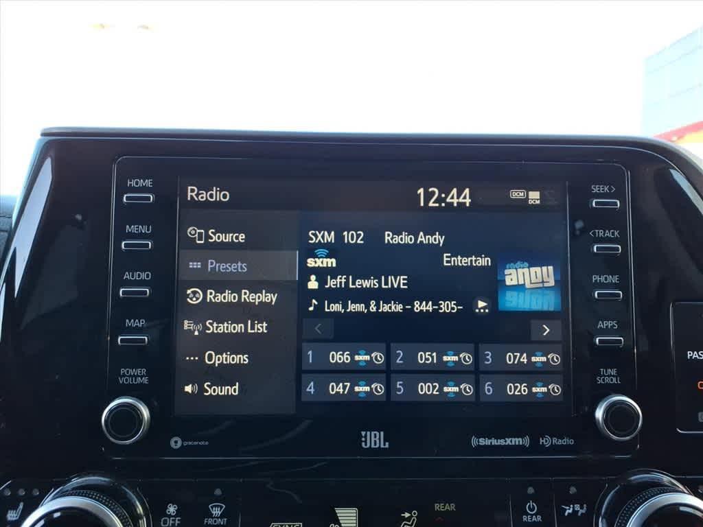 used 2020 Toyota Highlander Hybrid car, priced at $31,285