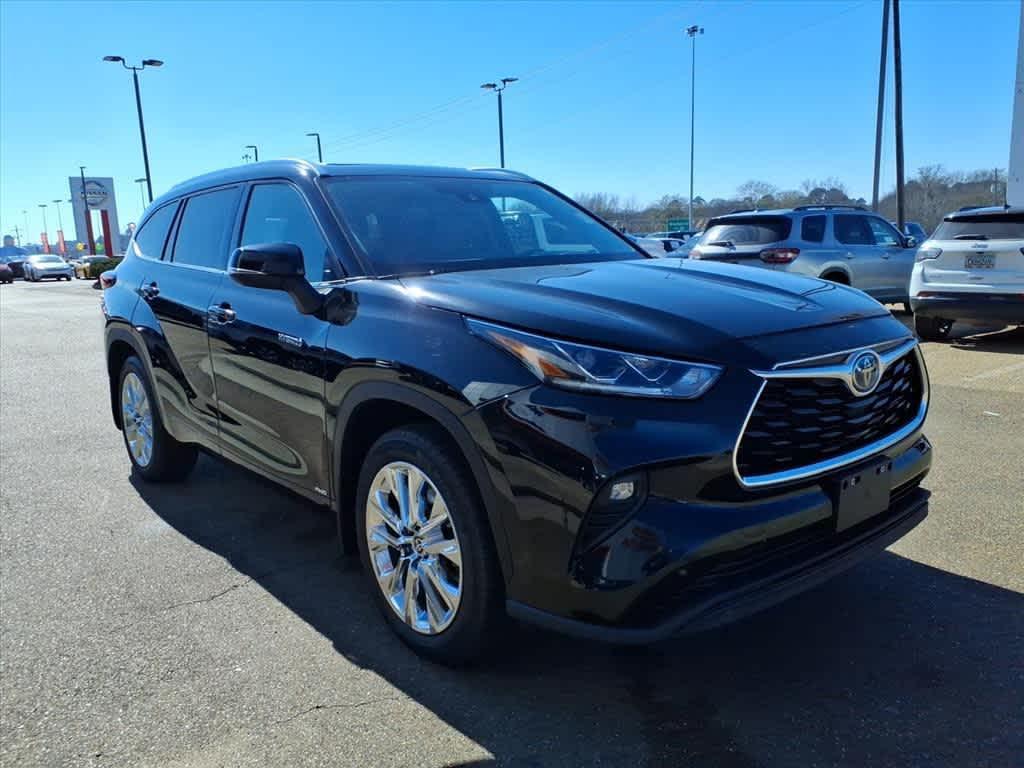 used 2020 Toyota Highlander Hybrid car, priced at $31,285