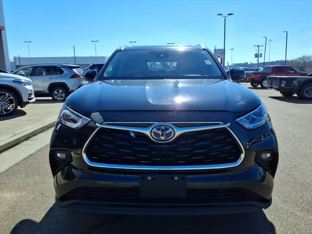 used 2020 Toyota Highlander Hybrid car, priced at $31,285