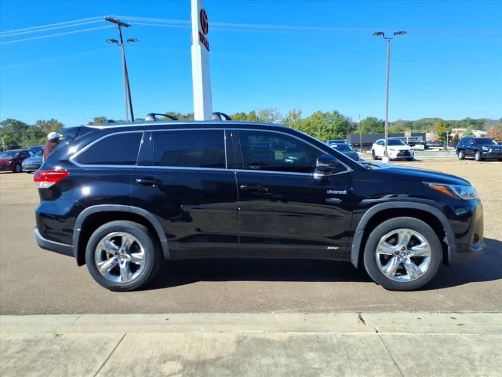 used 2018 Toyota Highlander Hybrid car, priced at $23,998